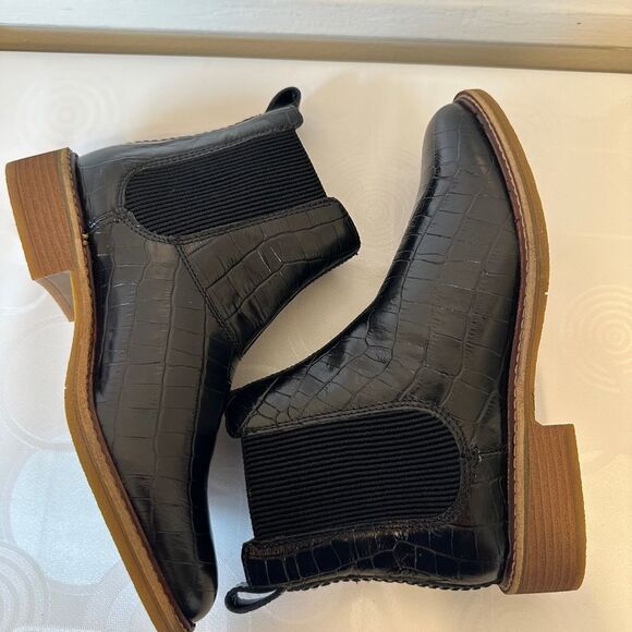 Clark’s Black Crocodile Pattern leather Ankle  Boots size 6 1/5 and 7 1/5 new - Picture 10 of 11